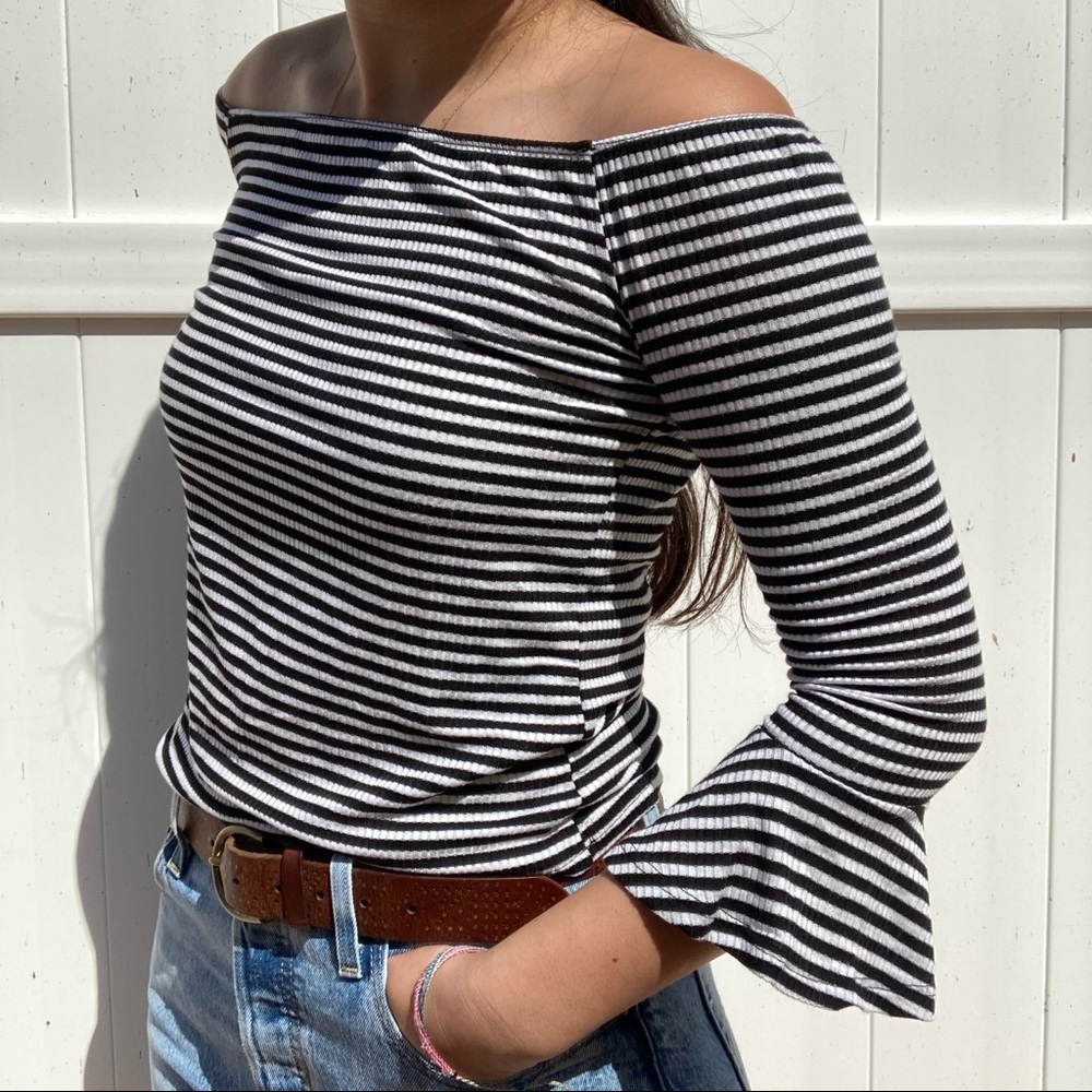 *Closet clear out LAST CHANCE* Ivy + Main Striped Ruffle Sleeve Top